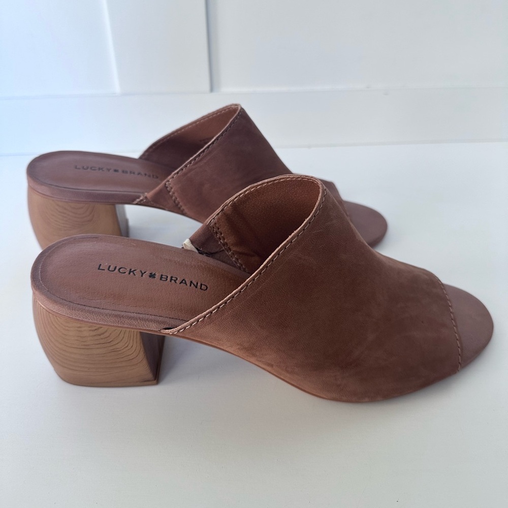 Lucky Brand Nicholia Brown Leather Mules Sandals Chunky Block Heel - Size 9 NWOT